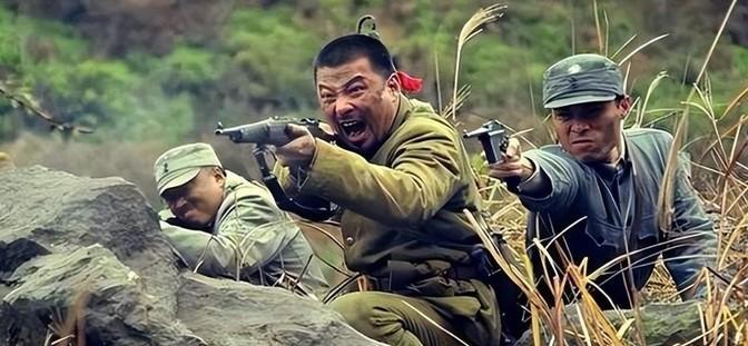 1942年，神枪手王凤麟遭叛徒出卖，被日军围在山上，打到只剩一颗子弹时，他犹豫了