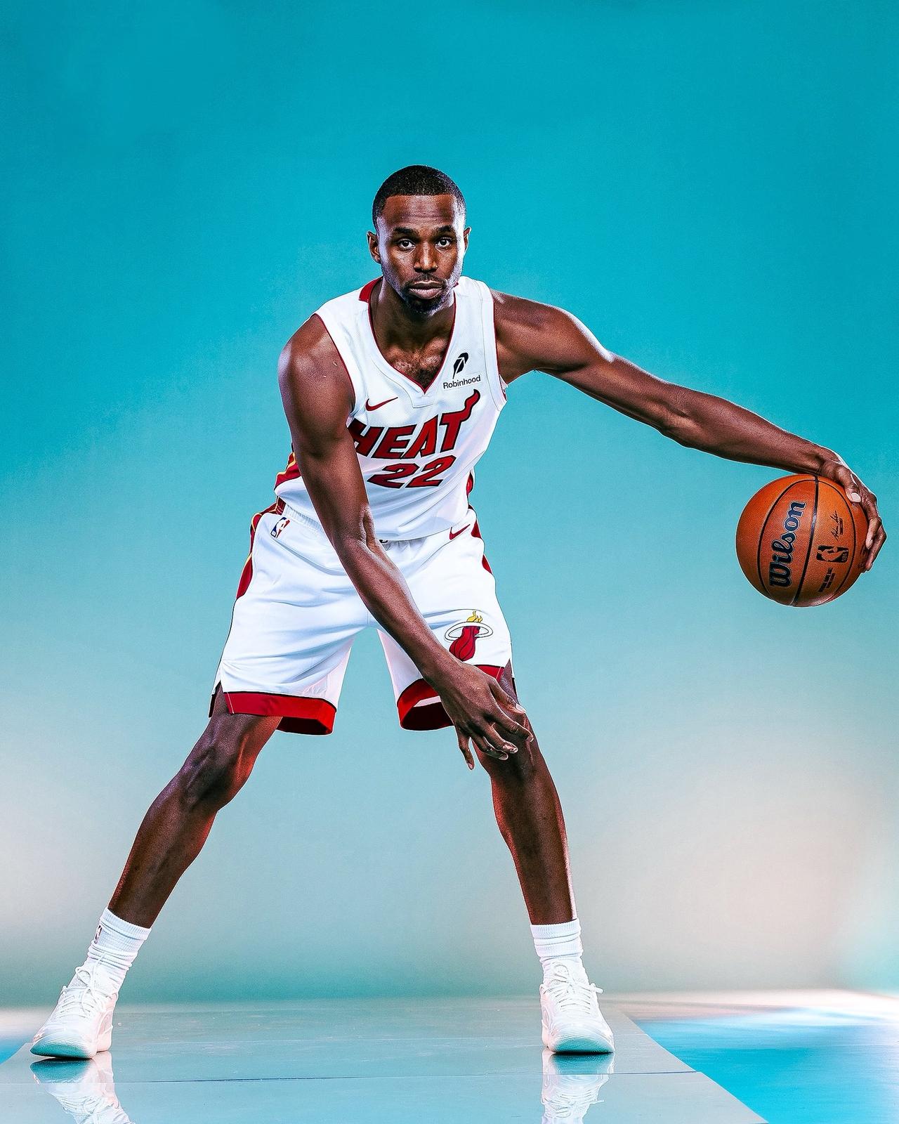 合同年必须配硬曲NBA媒体日 维金斯 养生曼巴维金斯