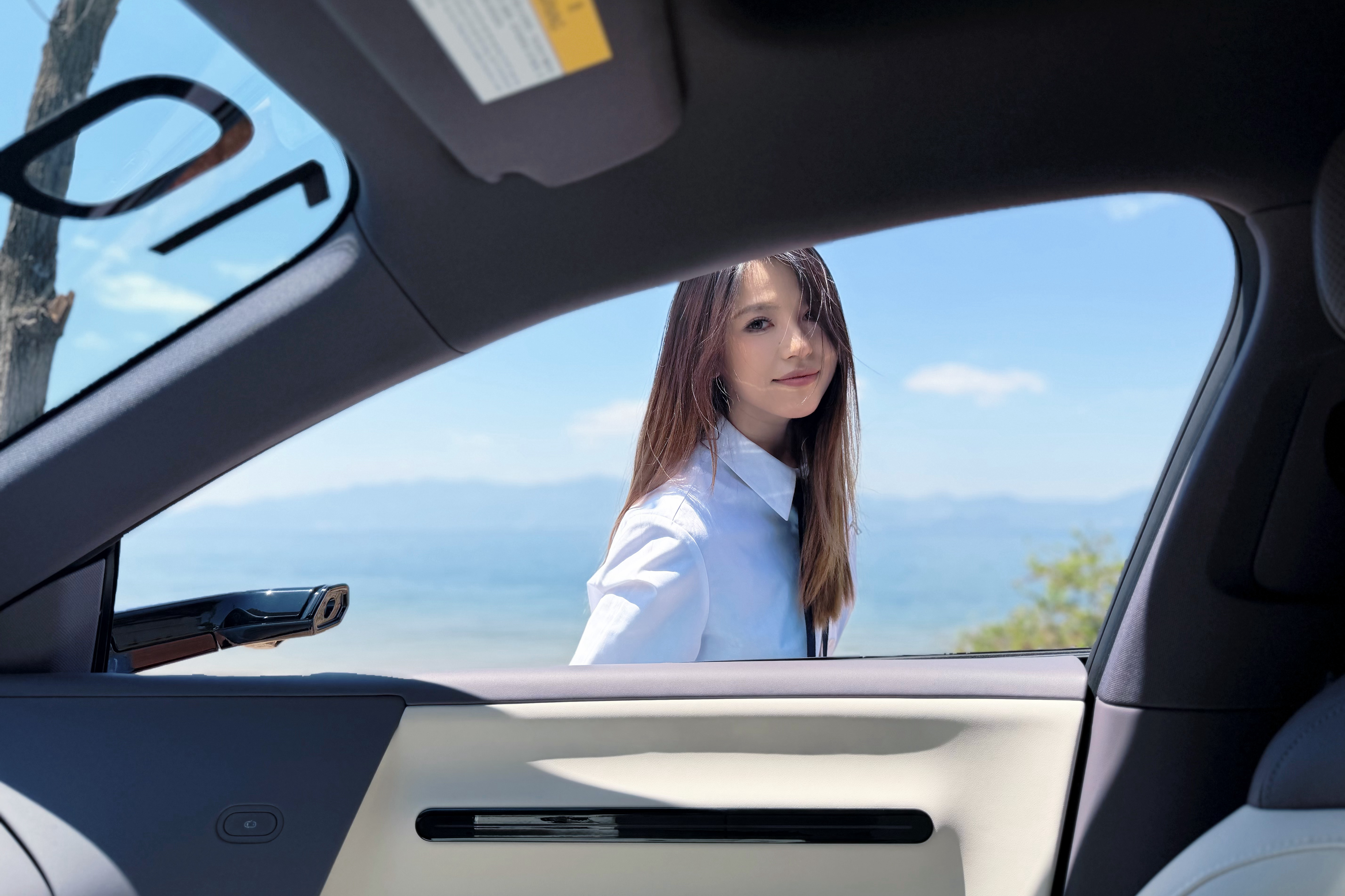 年轻人第一台性能车21.59万起，阿维塔06T的上市价21.59万起！给的是一套