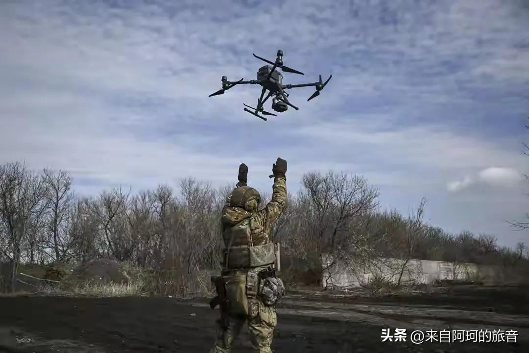 俄军icon在顿涅茨克icon西郊抓住16个乌军飞手，一审问，问题大了去了。这1