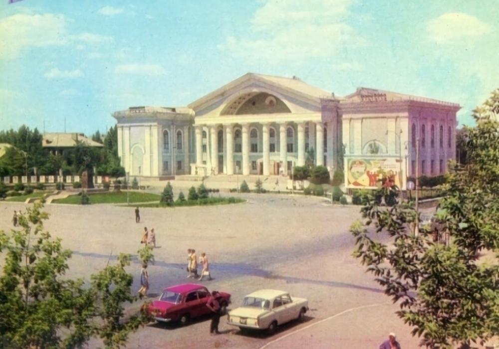 1973 年的北顿涅茨克，还属于苏联治下的乌克兰加盟共和国，是一座充满工业气息的