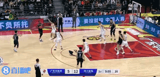 周琦就热了个身！
四川内线对于周琦来说，确实没有对抗性！
也没出啥汗！
广东队，