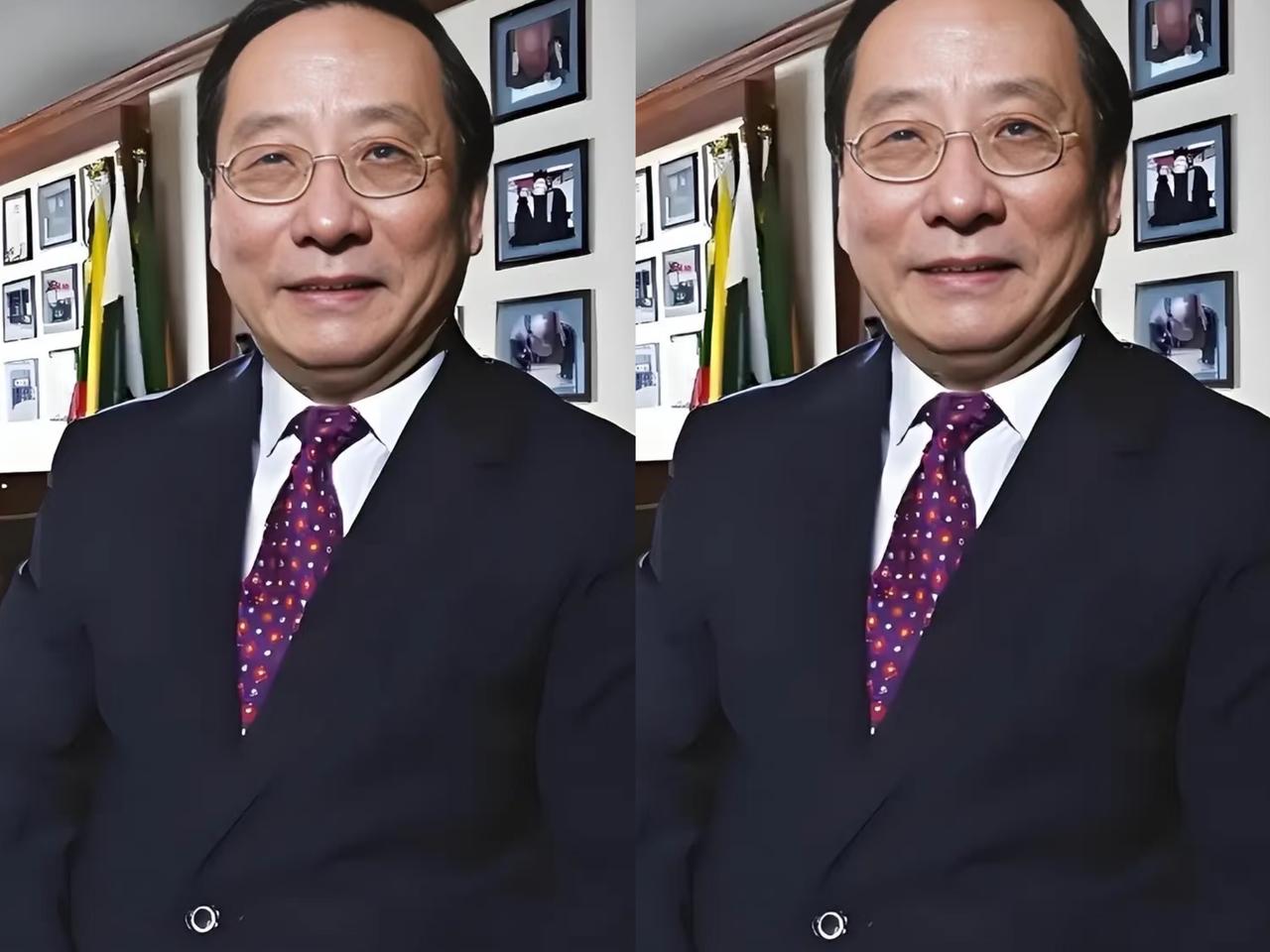 之前总以为高志凯这样的大佬出
门，
肯定是国家派专机、前呼后拥的，
结果今天才知