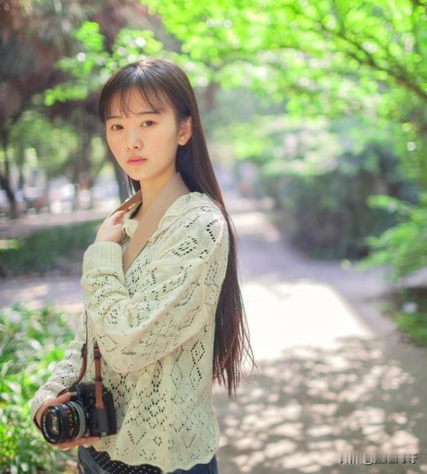 鞠婧祎11年前的写真照，这颜值，你觉得和现在有区别吗？