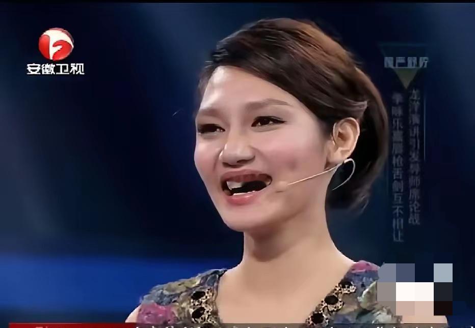 多年前的龙洋，前后照片对比和现在相比变化确实很大，春晚眼神不聚焦镜头被观众诟病，