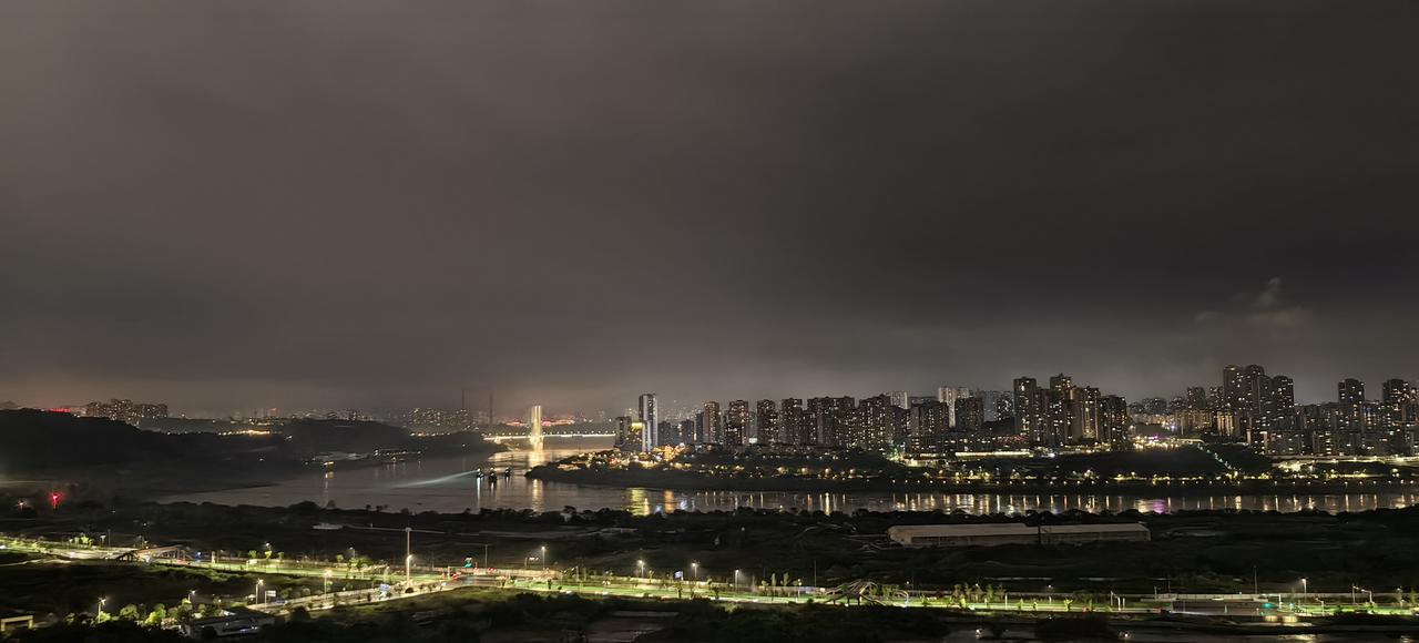[吃瓜群众]就喜欢这种有点…阴翳的夜色，当然，其实是有足够灯火，才有这种效果[灵