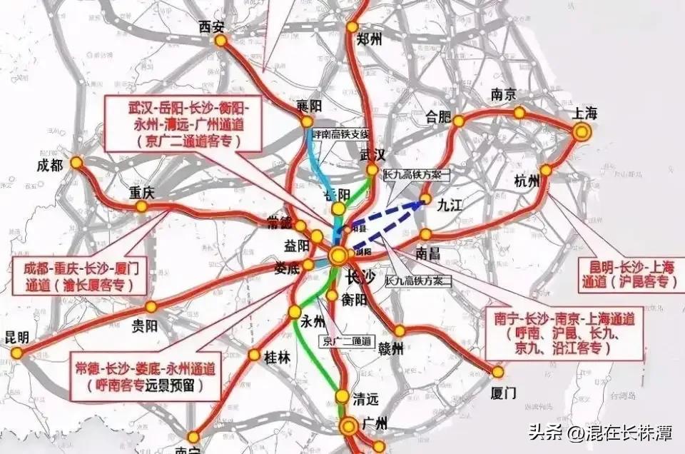 长沙交通全面赶超株洲！
以前的长沙，属于铁路过路站，重要程度不如株洲！而如今随着