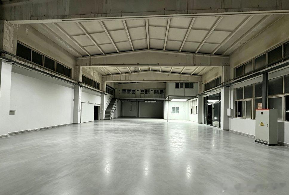 马力玩聚老马在路上 新展厅墙面地面马上处理完了打算做照明有没有做这行的老板们给展