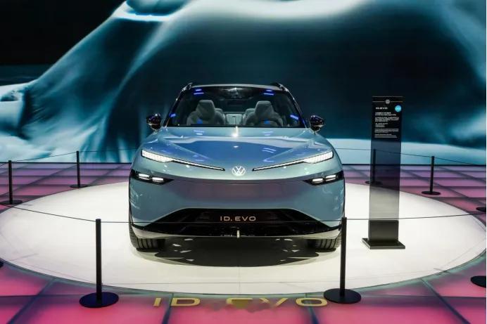 金标大众在西安举办 “赏金之旅” 试驾会，车队沿古城墙行驶，此次活动不仅是新车体