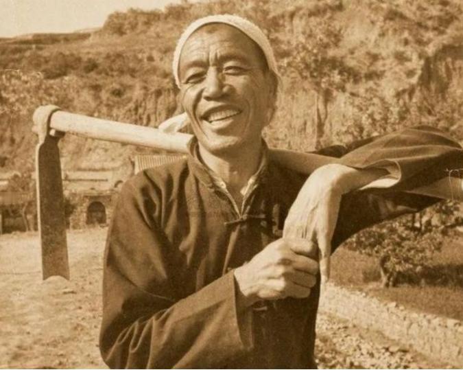 农民总理陈永贵去世16年后，儿子揭晓大秘密：我爸的遗嘱是改过的。


1914年