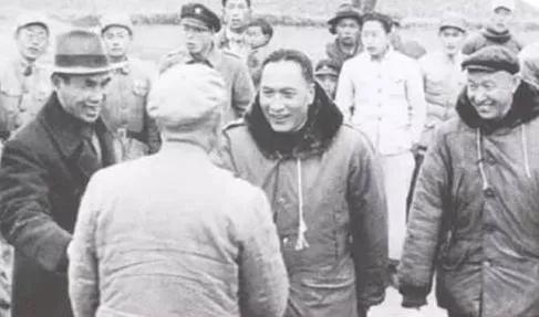 1949年9月，蒋介石点名要见卢汉的小舅子龙泽汇，龙泽汇到重庆后，被李弥等人整日