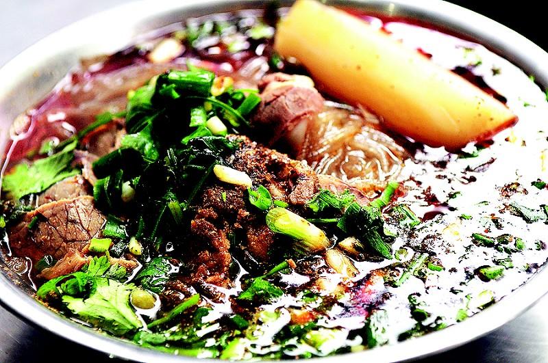 湖南竟然也有三合汤！
 郧阳人可以去好好尝尝……
 
中国竟然有两大“三合汤”，