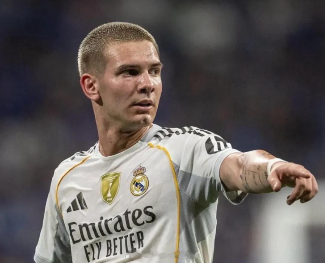 罗马诺发推：关于马斯坦托诺在一月份外租离开皇马的报道与事实大相径庭。阿隆索和皇马