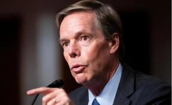 已经回到美国并卸任的美国驻华大使伯恩斯发文说，中国面临一个根本性的问题，他们声称