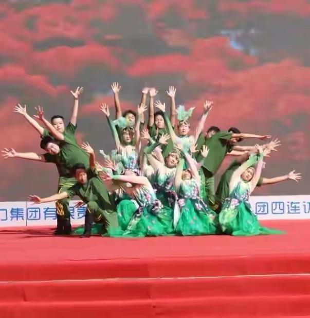 民族团结一家亲

在语言文化方面，
许多少数民族词汇吸纳进了普通话。

“戈壁”