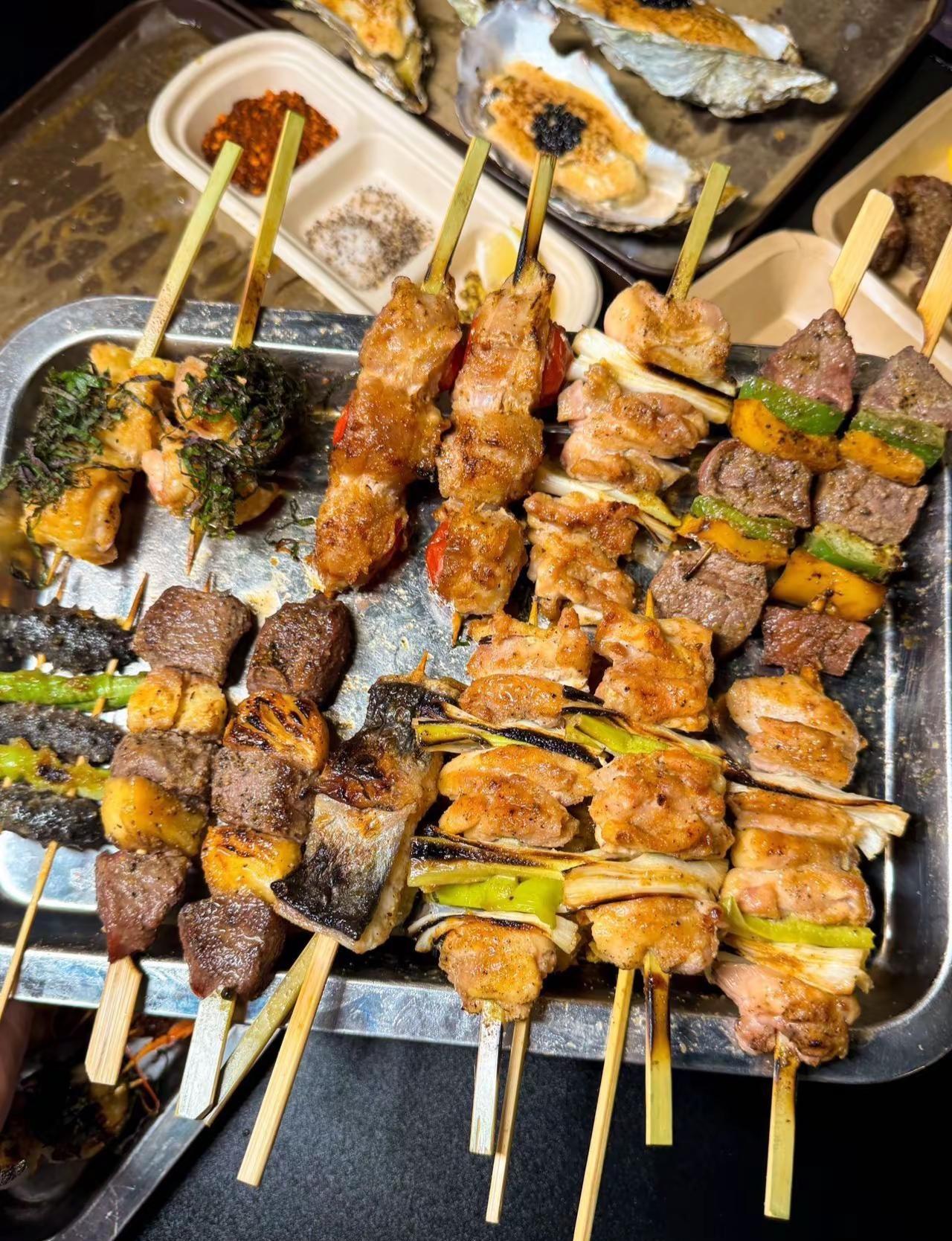广州番禺小众夜酌！露天烧烤巨好吃😋。私藏宝藏店！番禺超适合微醺的氛围感烧烤餐吧