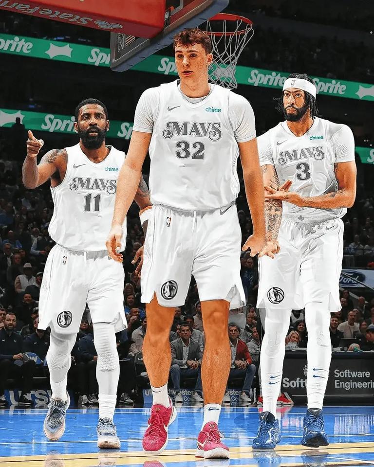 独行侠状元签！
演都不演了？
1.8%概率拿状元？
榜眼给马刺？是文班这伤情有变