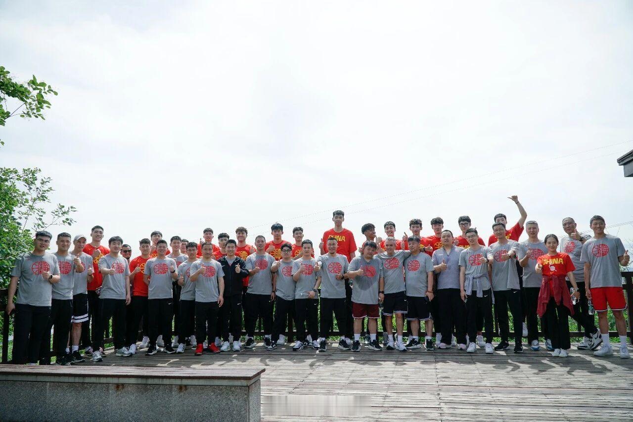国家男篮短训营赴登山基地开展主题教育活动2026年5月17日至18日，中国男篮短