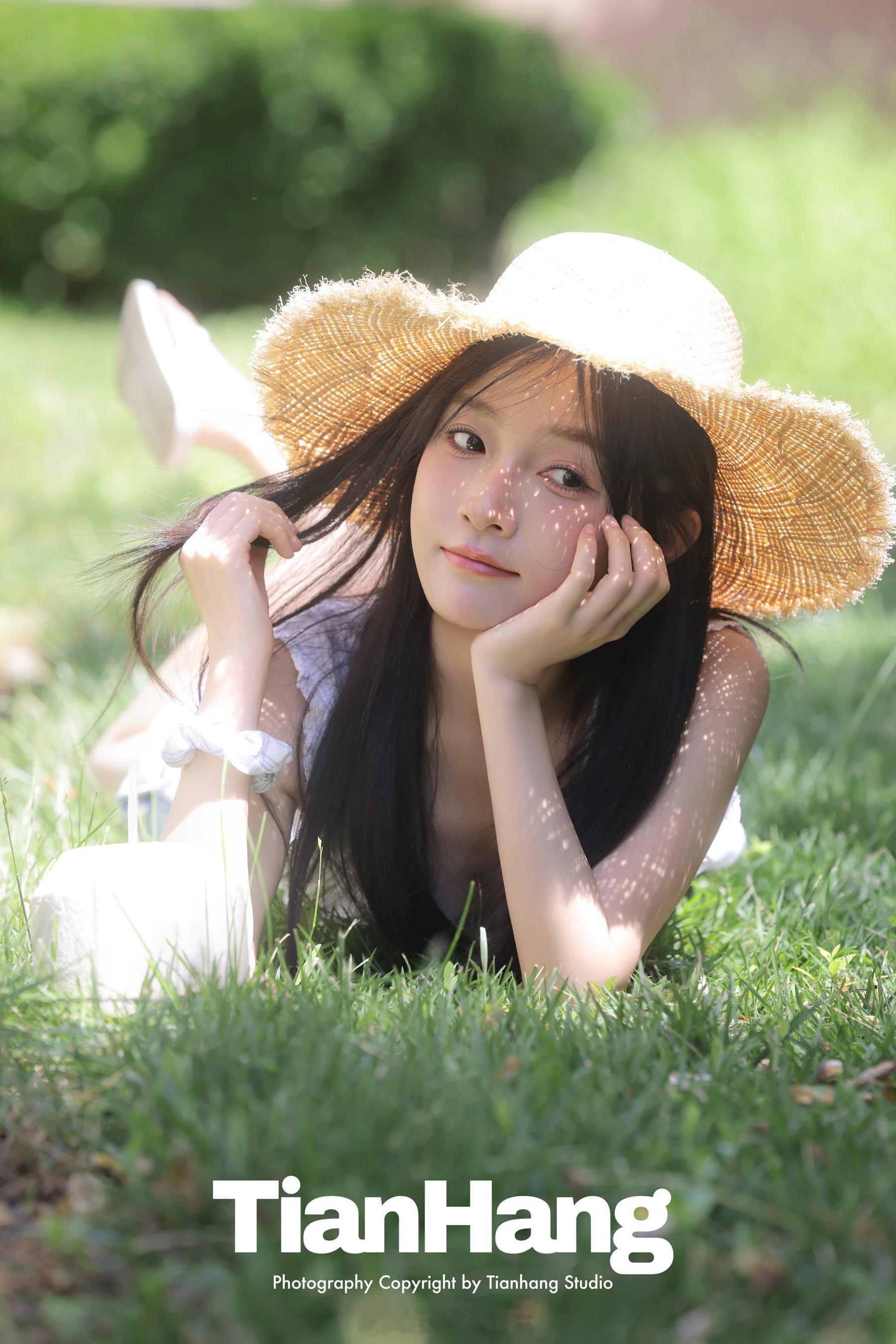✨客片分享👒草帽的波浪边沿圈住了一整个盛夏的光晕💫天航工作室韩系少女心外景天