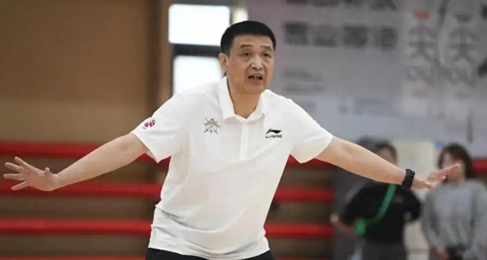 闵鹿蕾，能当好季后赛的“守门员”吗？
CBA新赛季19轮战罢，北京北控男篮9胜1
