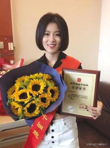 浙江一场跨越年龄的温暖相遇，在网络上引发广泛热议。一位 28 岁的普通女孩，义无