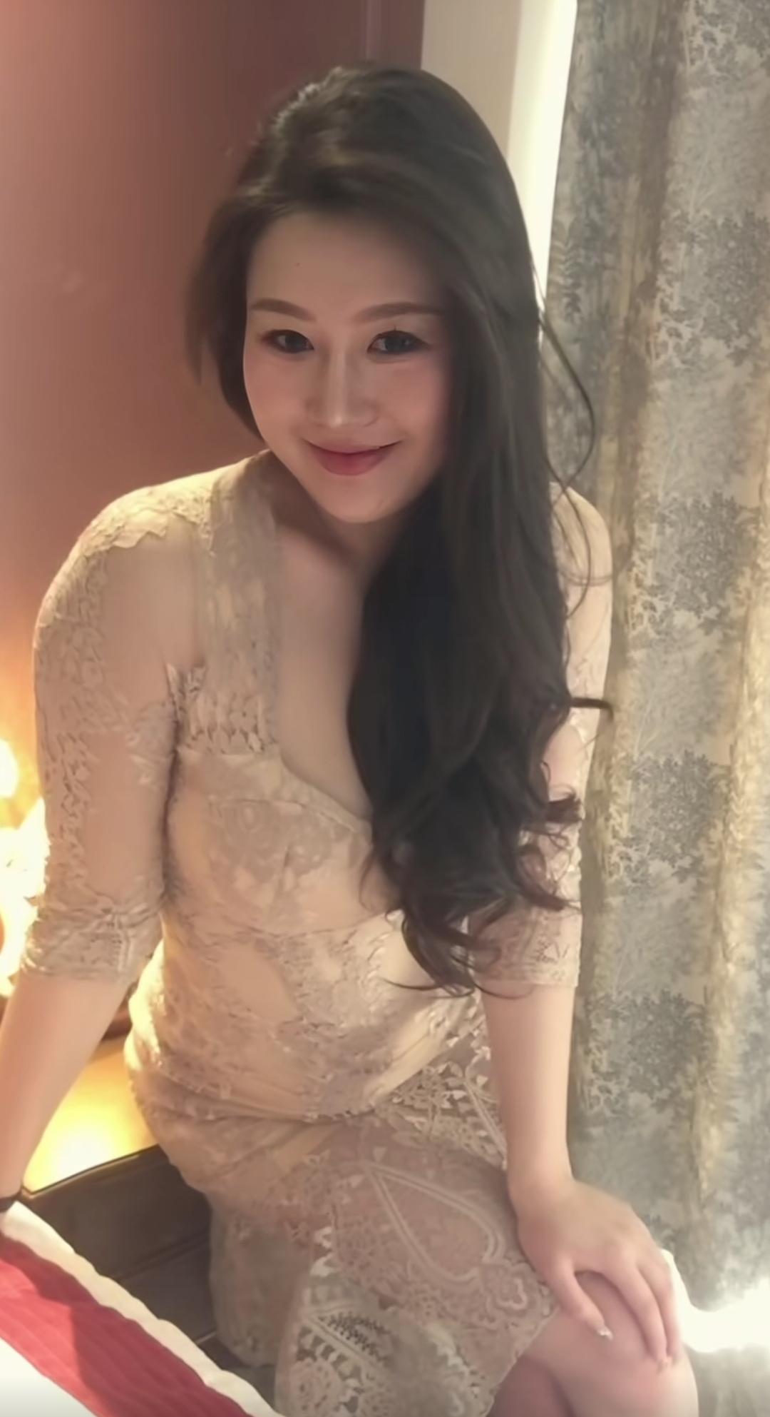 灯光不太亮，朦胧感也很美吧。温婉而迷人的美 纯欲风 微胖的女生可以有多好看