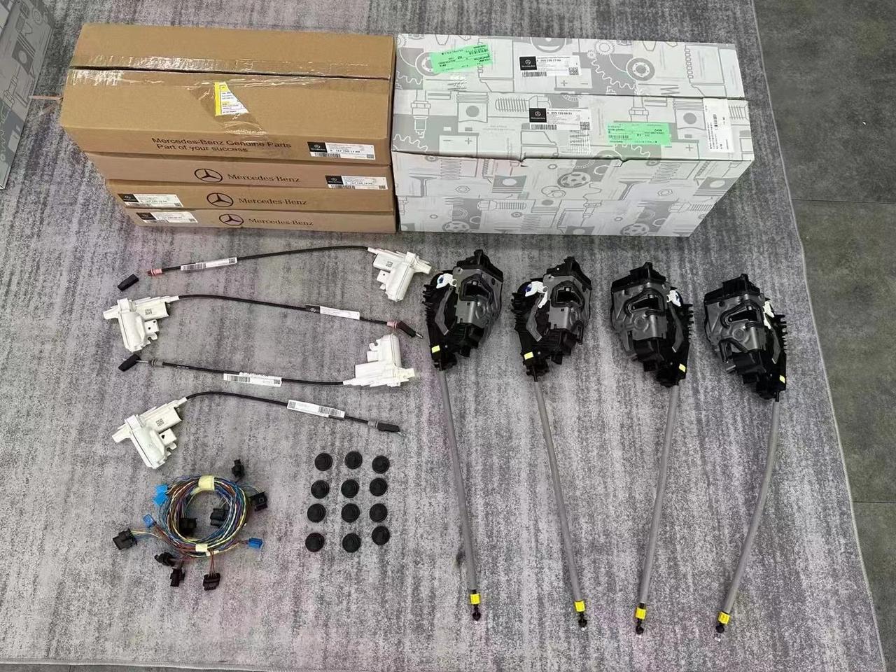 奔驰gls450升级四门原厂电吸自吸门
原厂电吸门，它会更加安静，手感舒适度会更