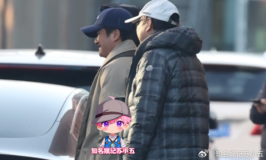 吴京和保安合照吴京和保安合影 1月9日，有八卦自媒体拍到吴京在陈思诚工作室门口与