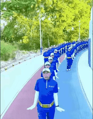 为啥他们都带着白手套？