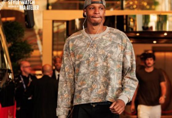 NBA中国赛，火箭对阵独行侠的比赛中，出现了非常奇葩的一幕。第二节比赛快要进行到