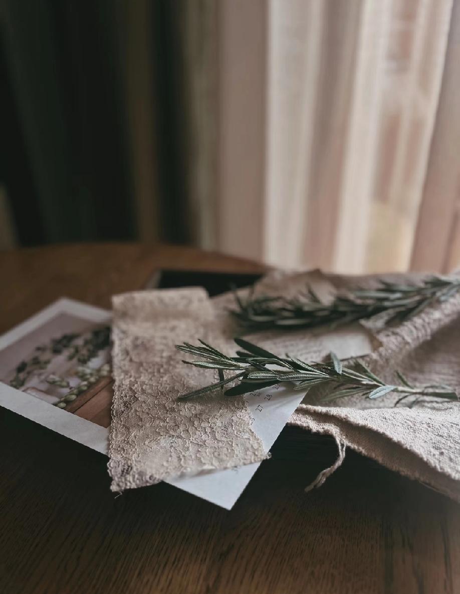 一段让人醍醐灌顶的话：
“欲成大树，莫与草争，
将军有剑，不斩草蝇，
遇烂人及时