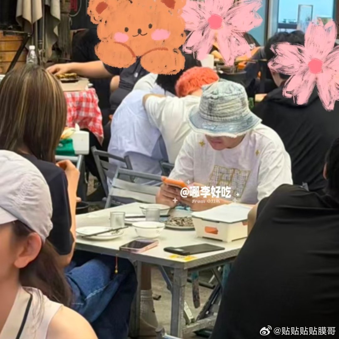 路人8.15日拍到包贝尔和包文婧一起吃烧烤 与狗仔爆料包贝尔私会红衣女的事发时间