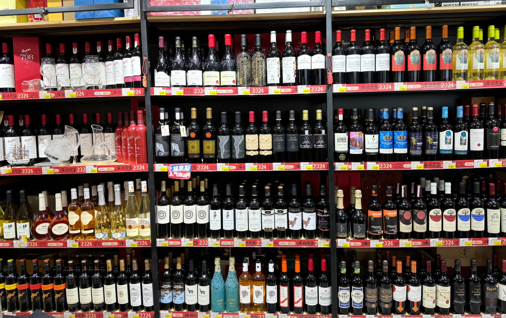 00后烟酒店的一天