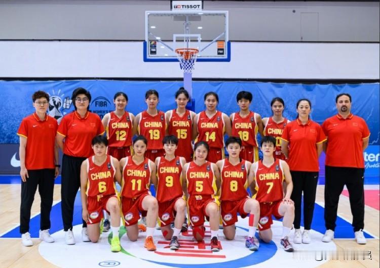 【女篮今晚是“硬仗”】
U17女篮今晚对决加拿大，无疑是一场硬仗，想要取胜，难度