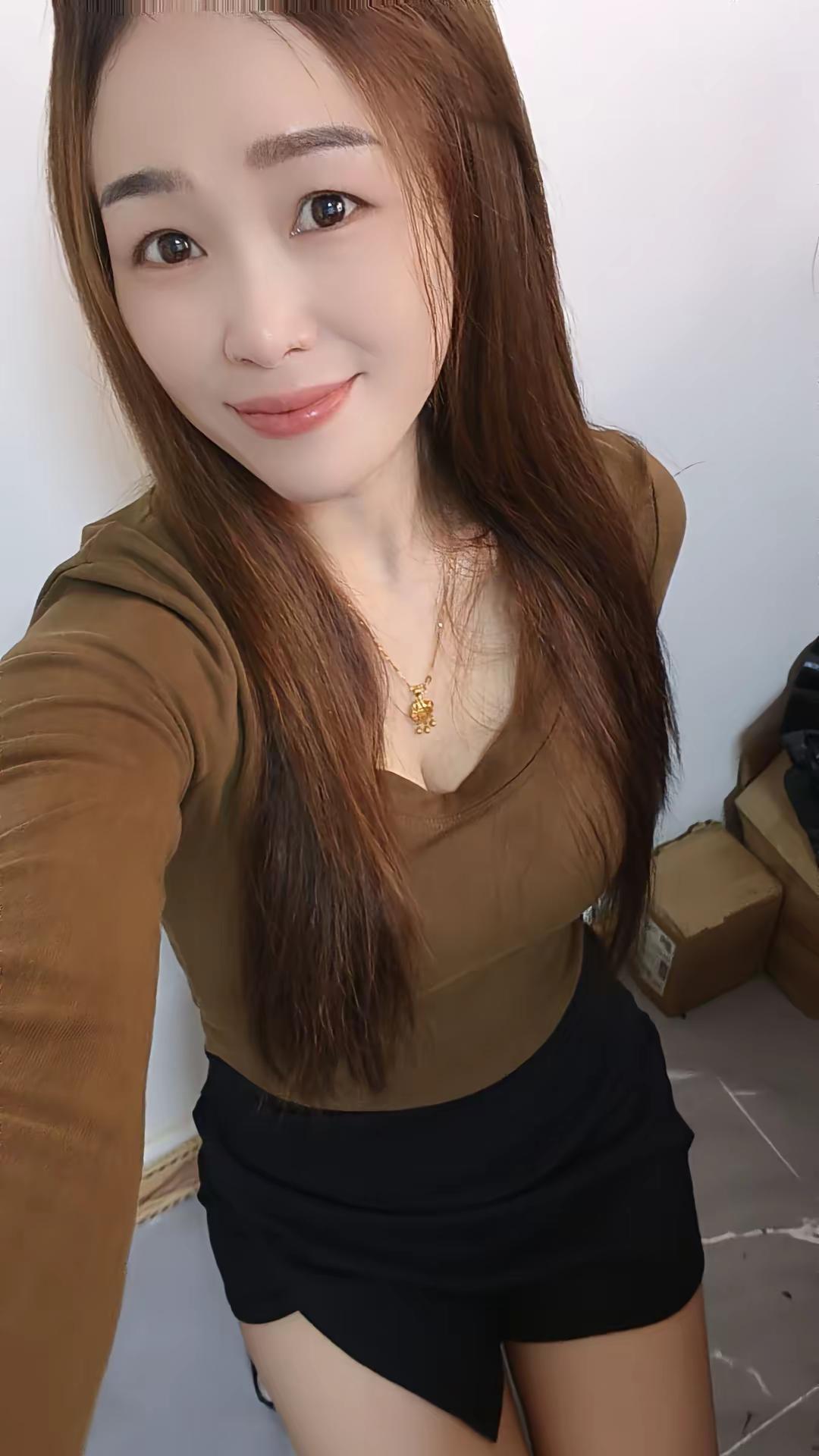 穿不了碎花裙，那咱就穿短裤裙吧，哈哈