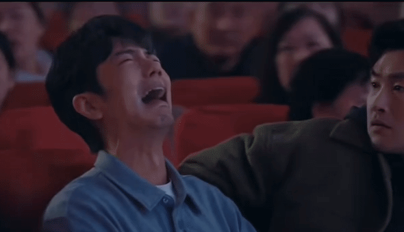 哎呦，哭惨我了。刘铮亮妈妈去世，他完全把自己包裹起来。面对弟弟的指责，他甚至自我