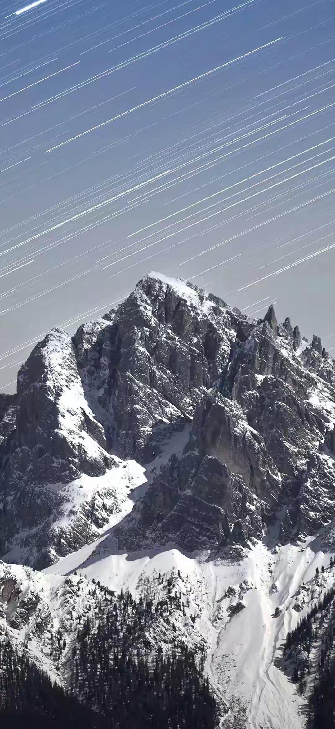 在遥远的西北大漠，有一座神秘的古城，名叫残剑城。这座城因一把传说中的残剑而得名。