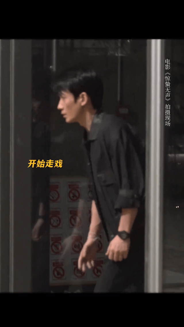 朱一龙好客气的抓捕造型朱一龙这里不让打车春节档马上有戏