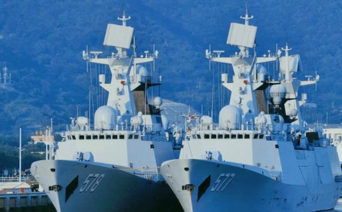 突发！俄罗斯3艘军舰到访中国湛江军港，本是一场友好军事交流，却意外揭开俄海军的尴