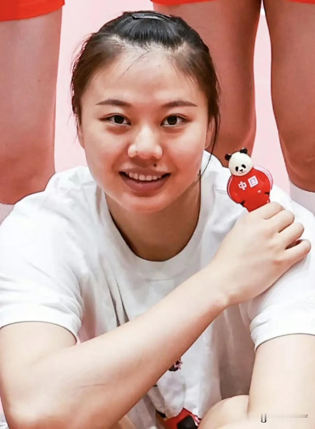 龚翔宇率领姐姐妹妹拍赞助品牌宣传照，李盈莹未参加。从她们非常明显的标识来看，应该