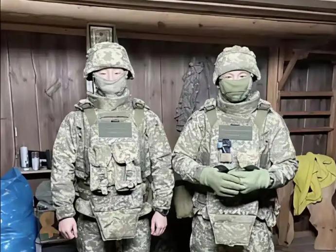 两名香港青年，23岁的攀岩教练和30岁的保镖，受蛊惑到乌克兰参战，不到一个月就阵