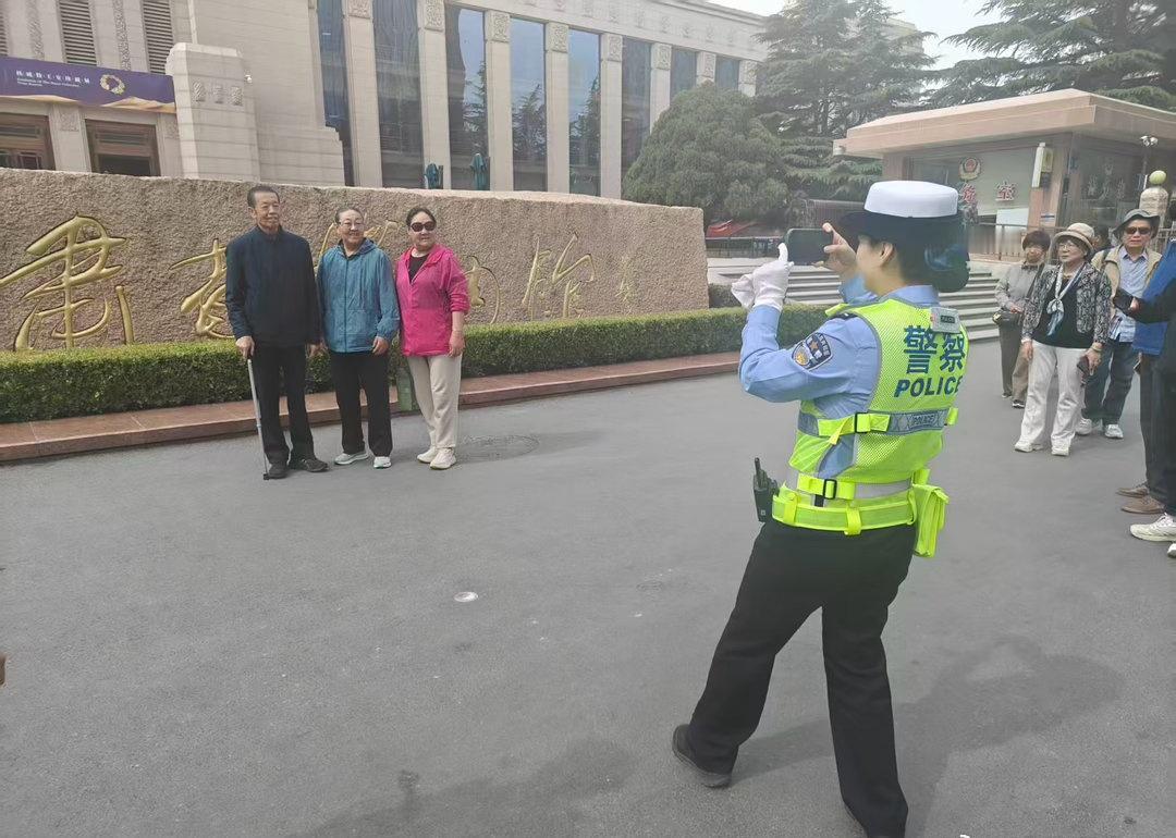 5·18国际博物馆日：交警化身“多面手” 守护文明打卡路
      【本报讯】