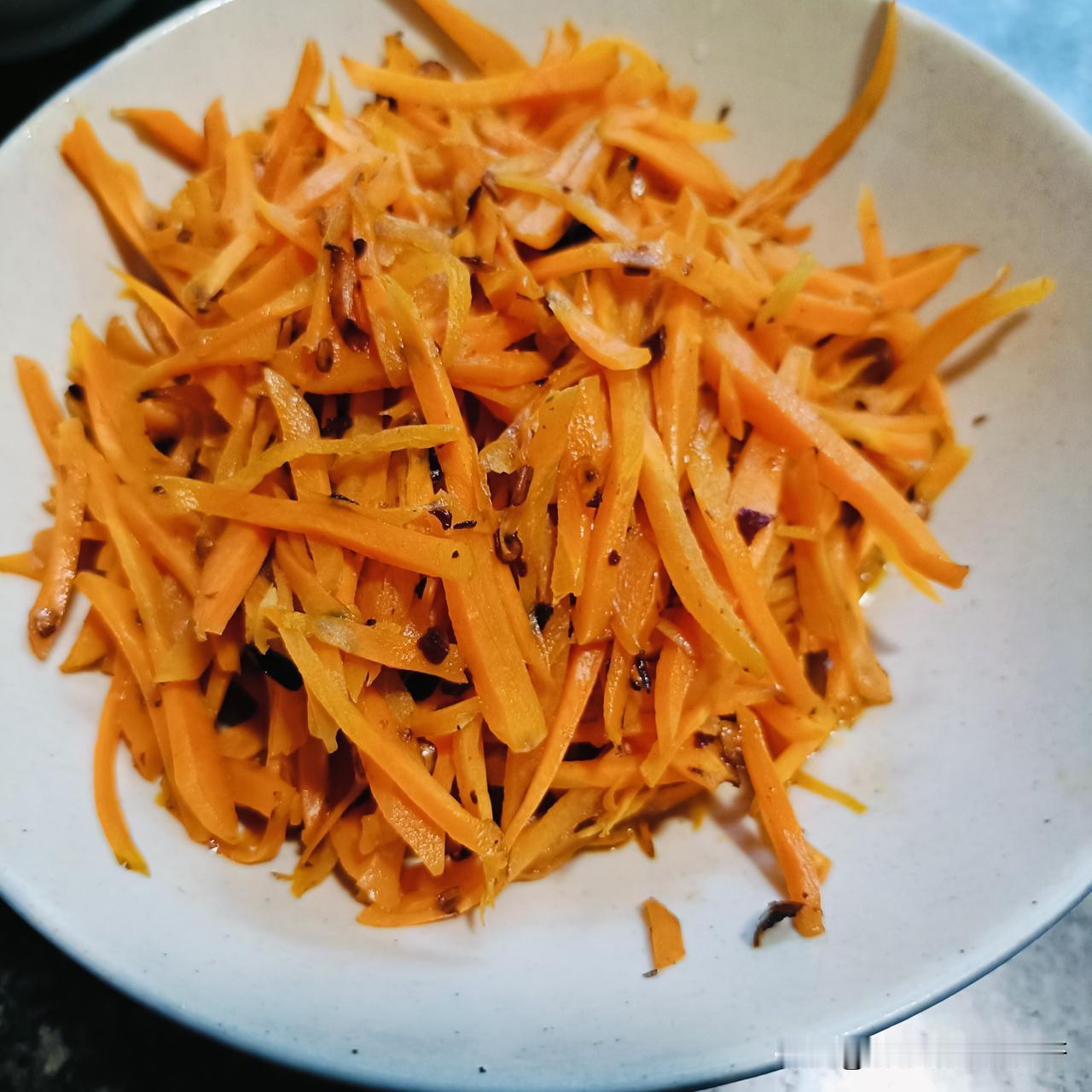 今天的早餐：白米饭，胡萝卜，香芋。

连续两个早餐吃了面条，今天吃白米饭配菜，这