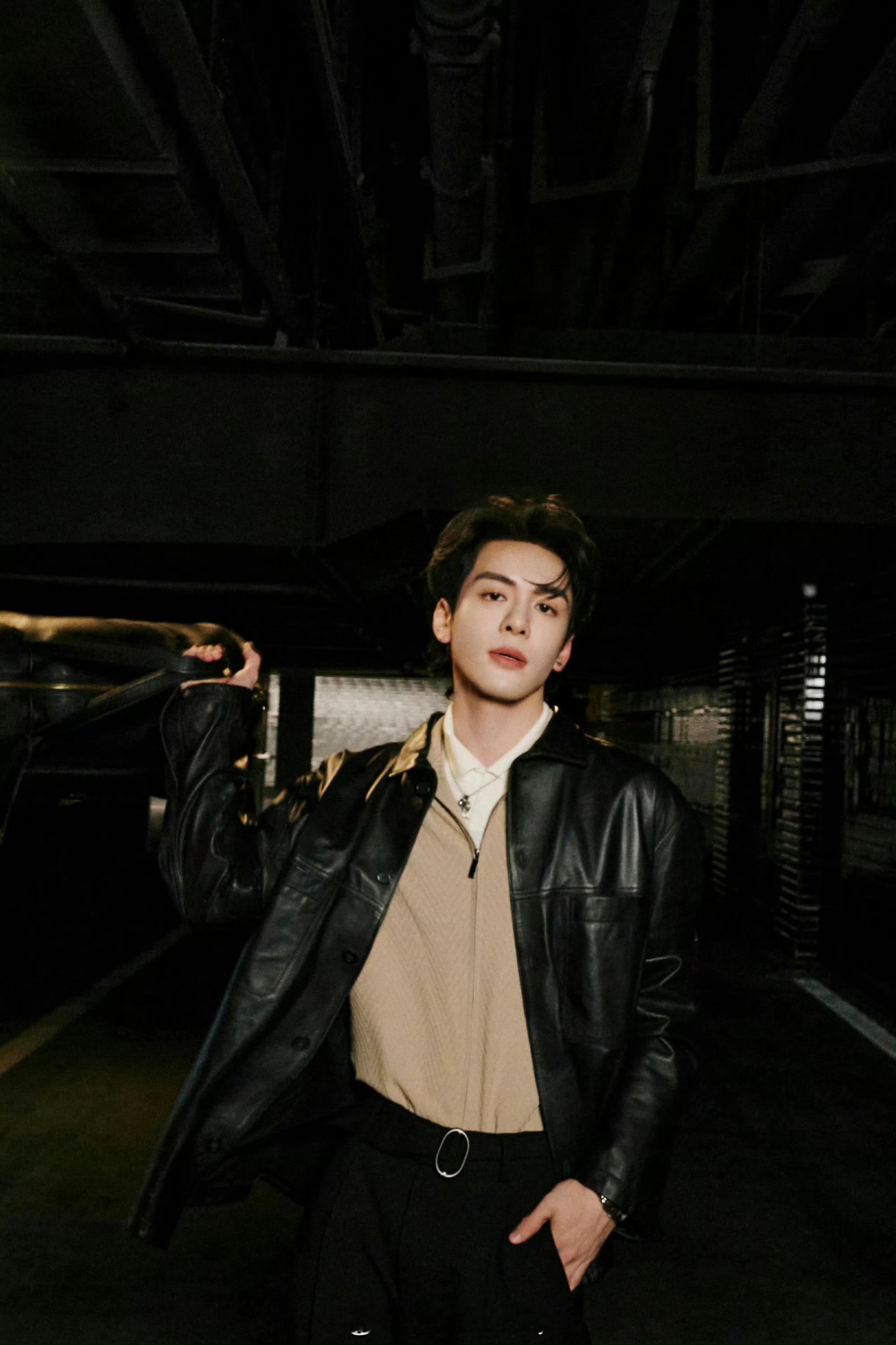 曾舜晞米兰时装周出发图 