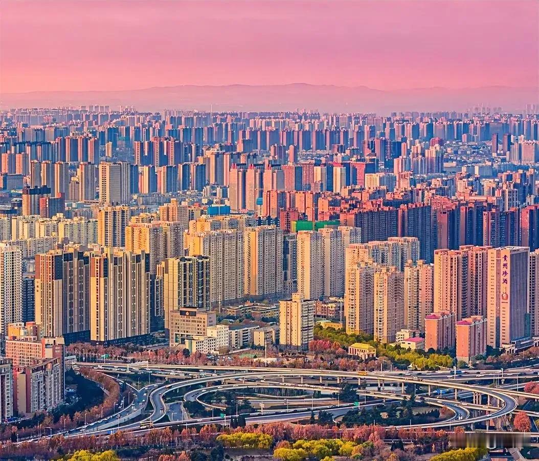 救楼市最直接的最有效的方式就是让房价涨起来！
这是人性使然，买涨不买跌的从众心理