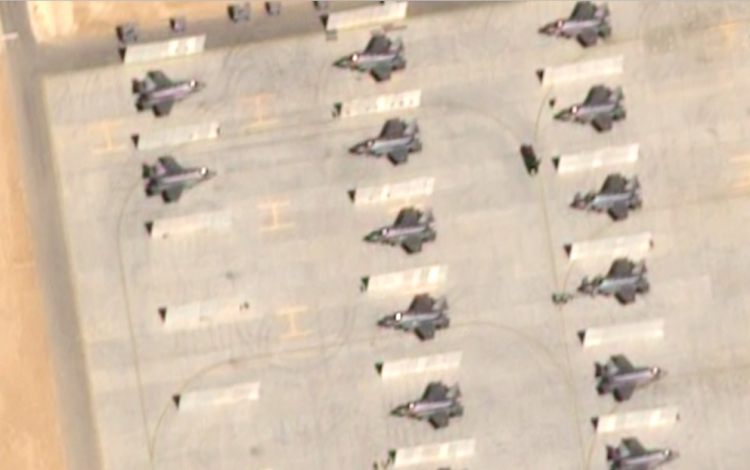 美国在约旦穆沃费格萨勒提空军基地大幅增兵，最新卫星图像显示基地停放60余架攻击机