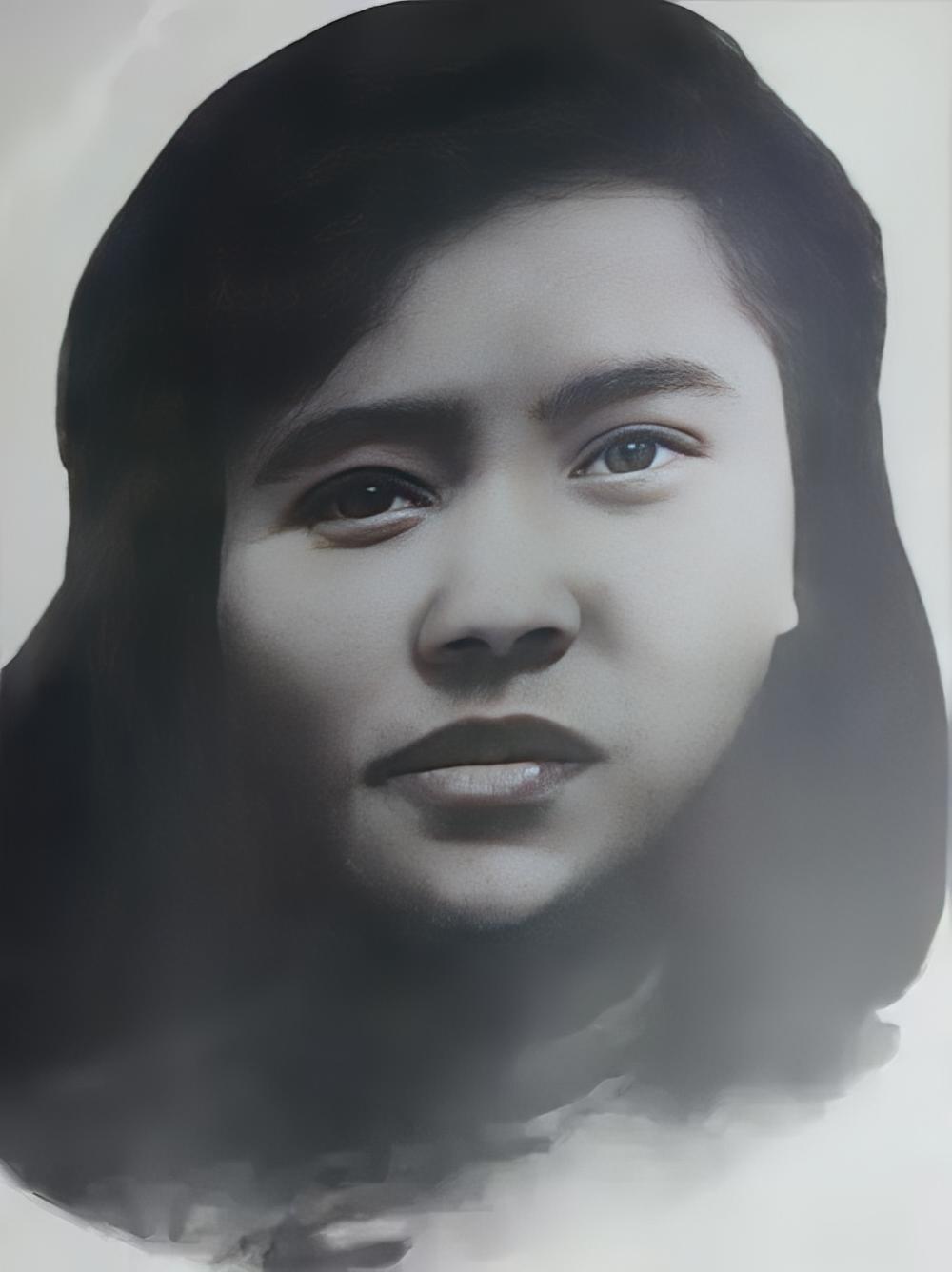 1949年，女教师朱世君被军统特务抓捕，押往渣滓洞的路上，押送人员李朝成一眼认出