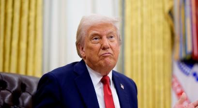 特朗普发文表示，中国对我永久开放霍尔木兹海峡感到非常高兴。我这么做，也是为了中国