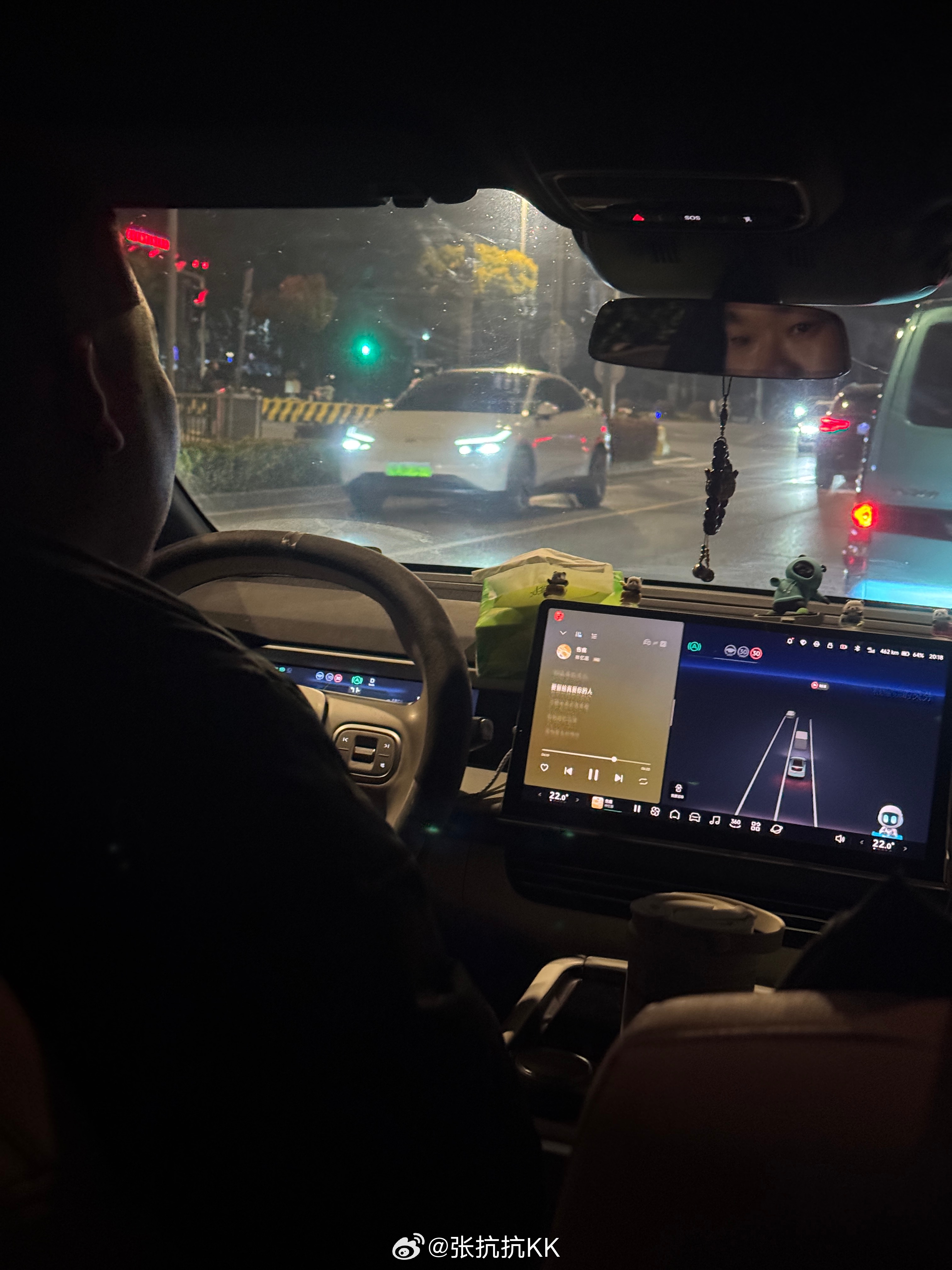 抗博打车 上车后，司机直接来了一句：关闭所有车窗。我一时手足无措，坐后排的我，怎