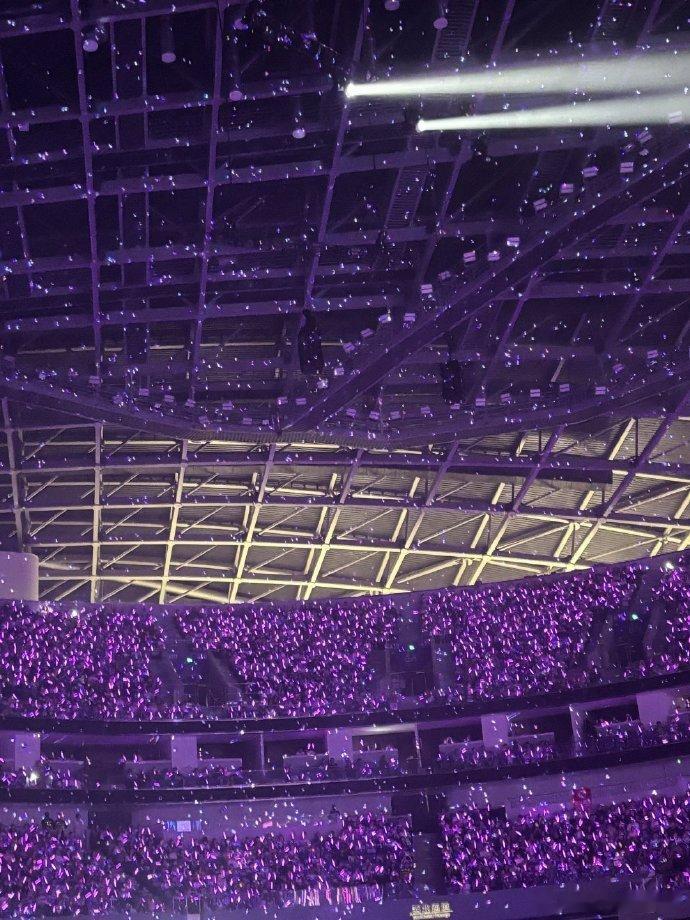 徐良是有点霸总浪漫在的徐良演唱会星空顶谁懂青春DNA狠狠动了！曾经熟悉的QQ音乐